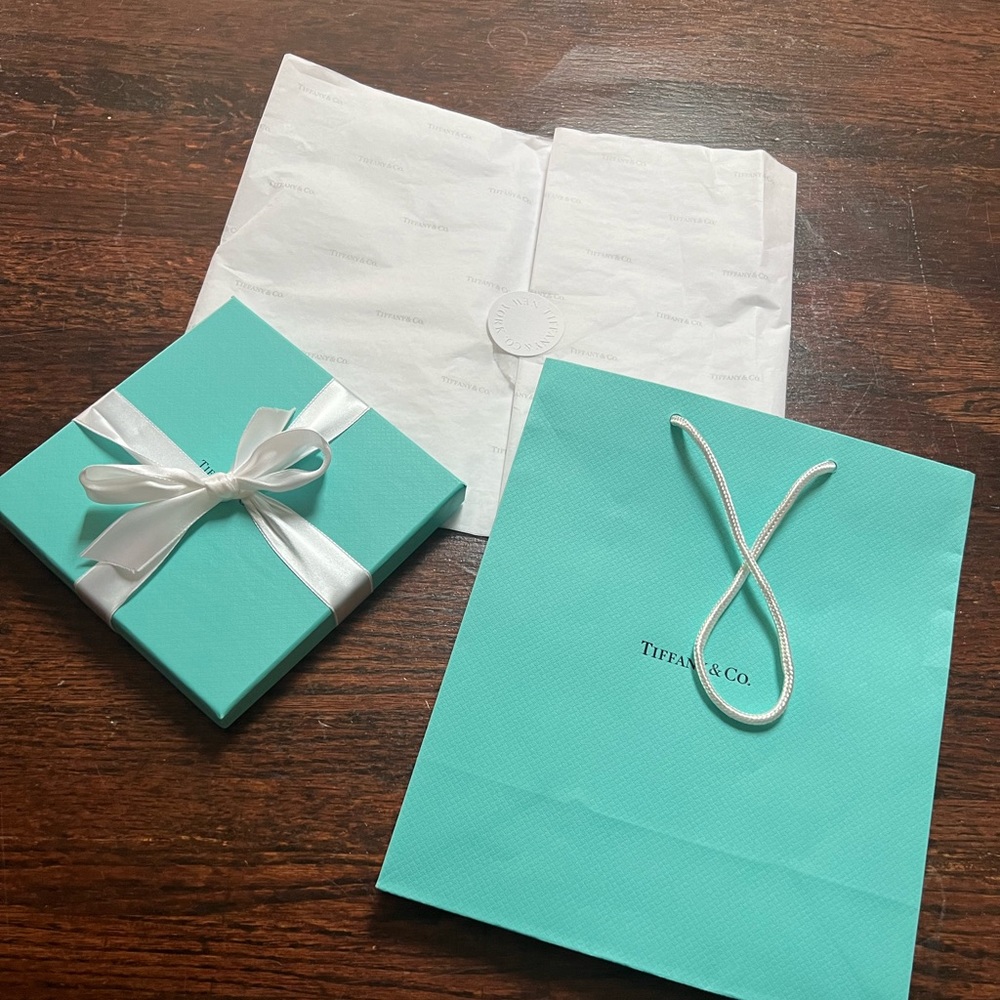 Tiffany Gift card box with bag and tissue paper